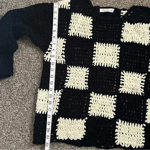 Black and Cream Checkered Patchwork Crochet Sweater - Picture 3 of 4